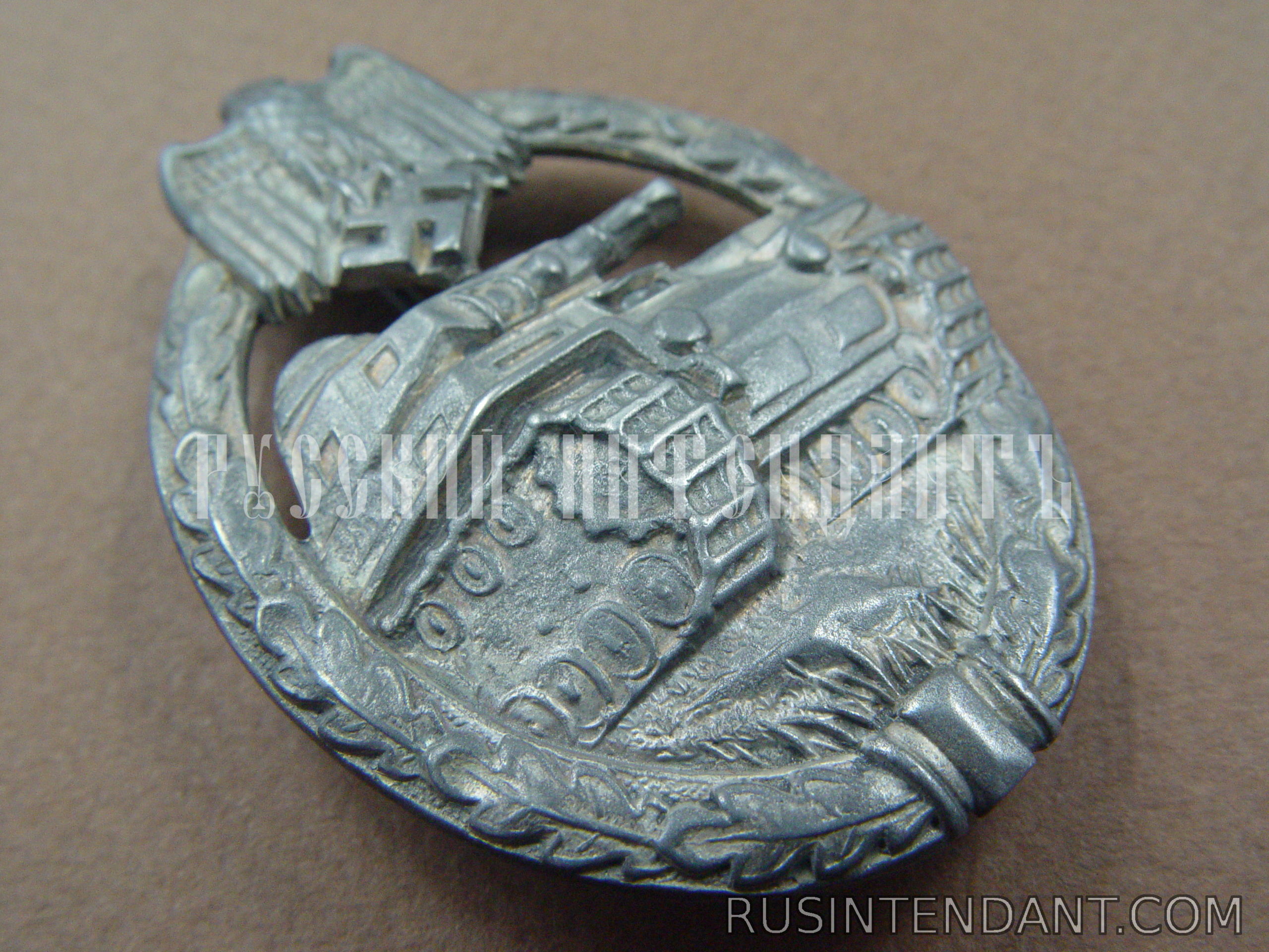 Фото 2: Знак За танковый бой в серебре 