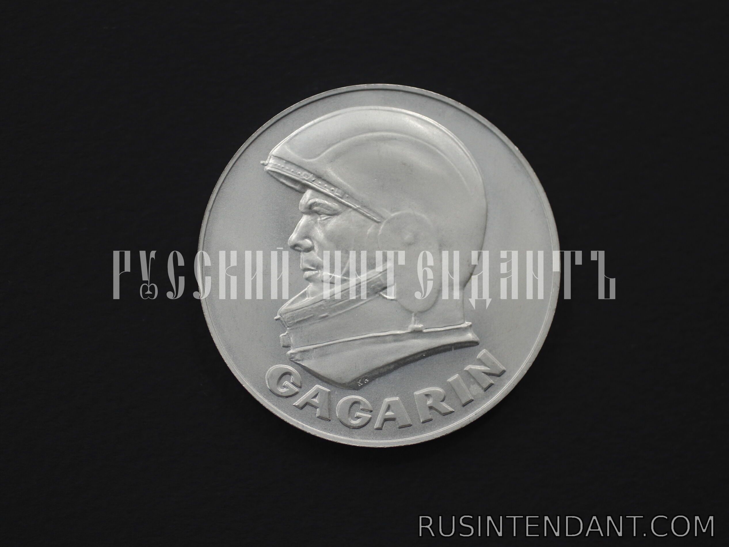 Фото 1: Настольная медаль «Гагарин первый человек в космосе» 