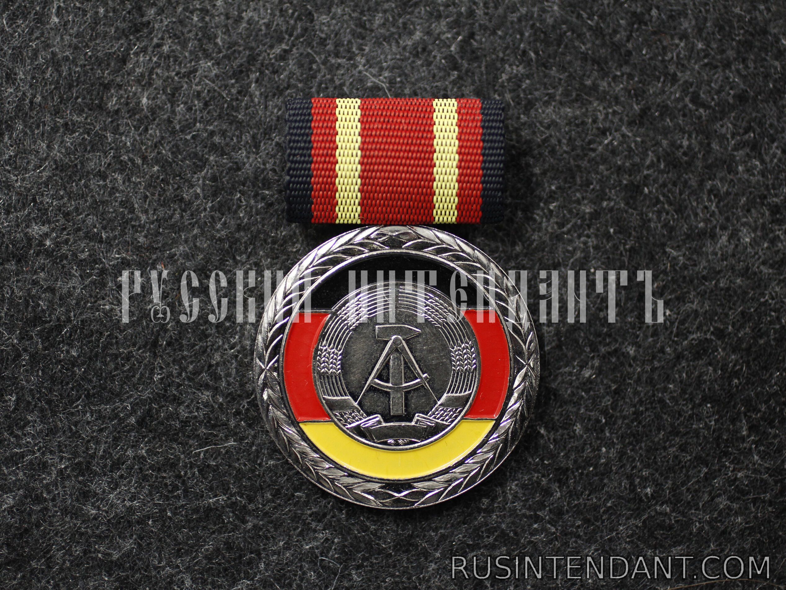 Фото 3: Медаль «За заслуги перед ГДР» 
