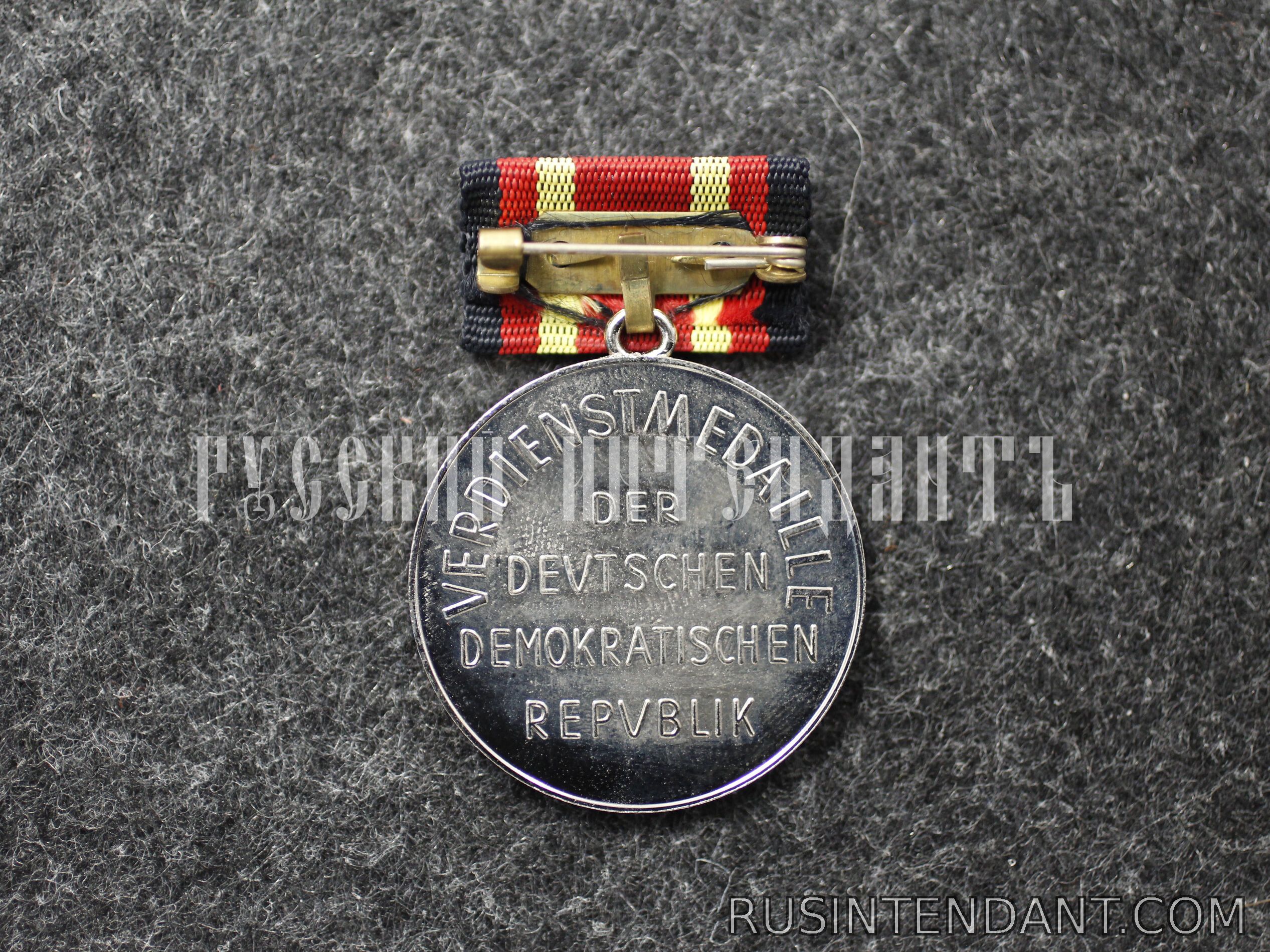 Фото 4: Медаль «За заслуги перед ГДР» 