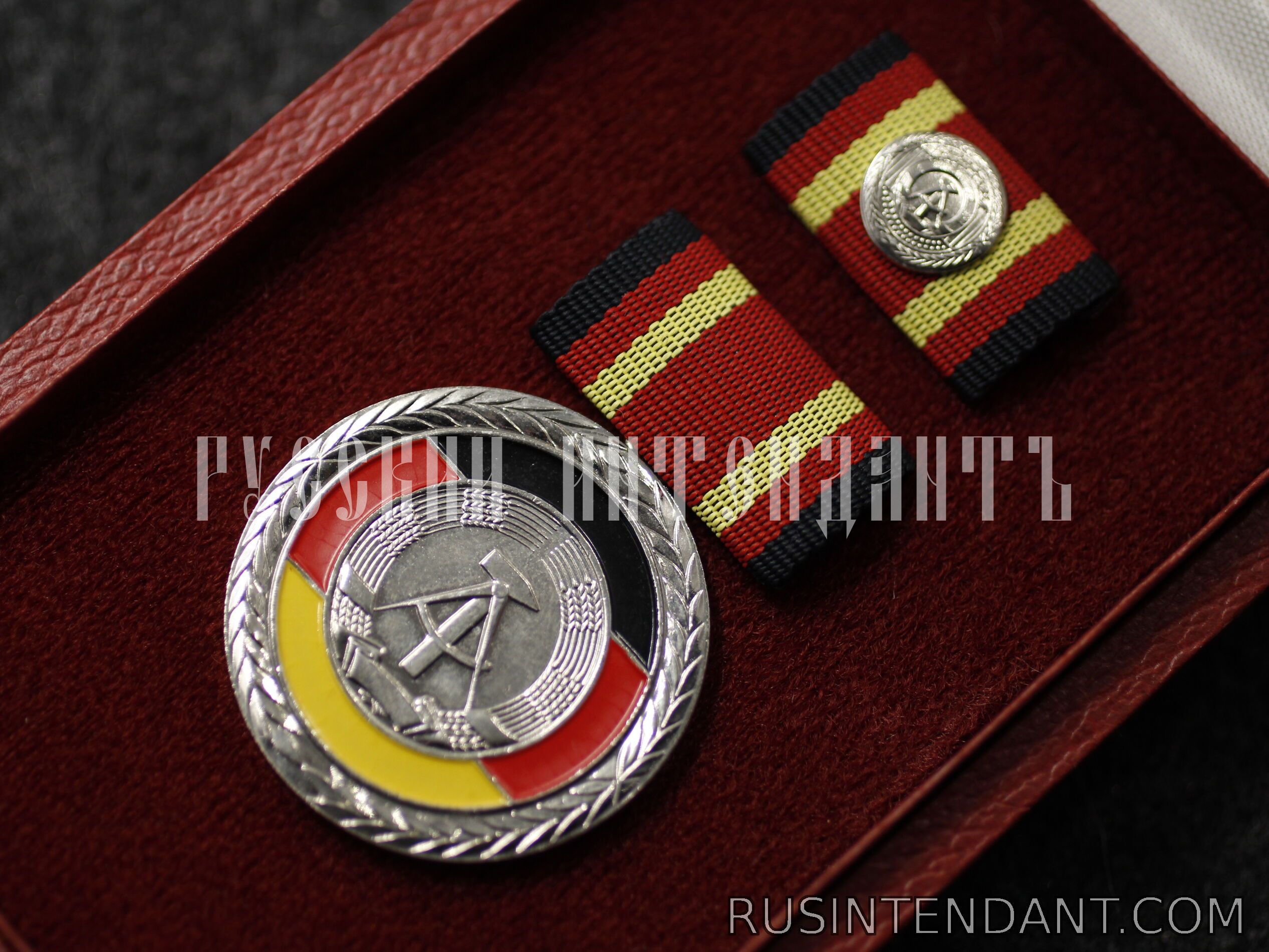 Фото 1: Медаль «За заслуги перед ГДР» 