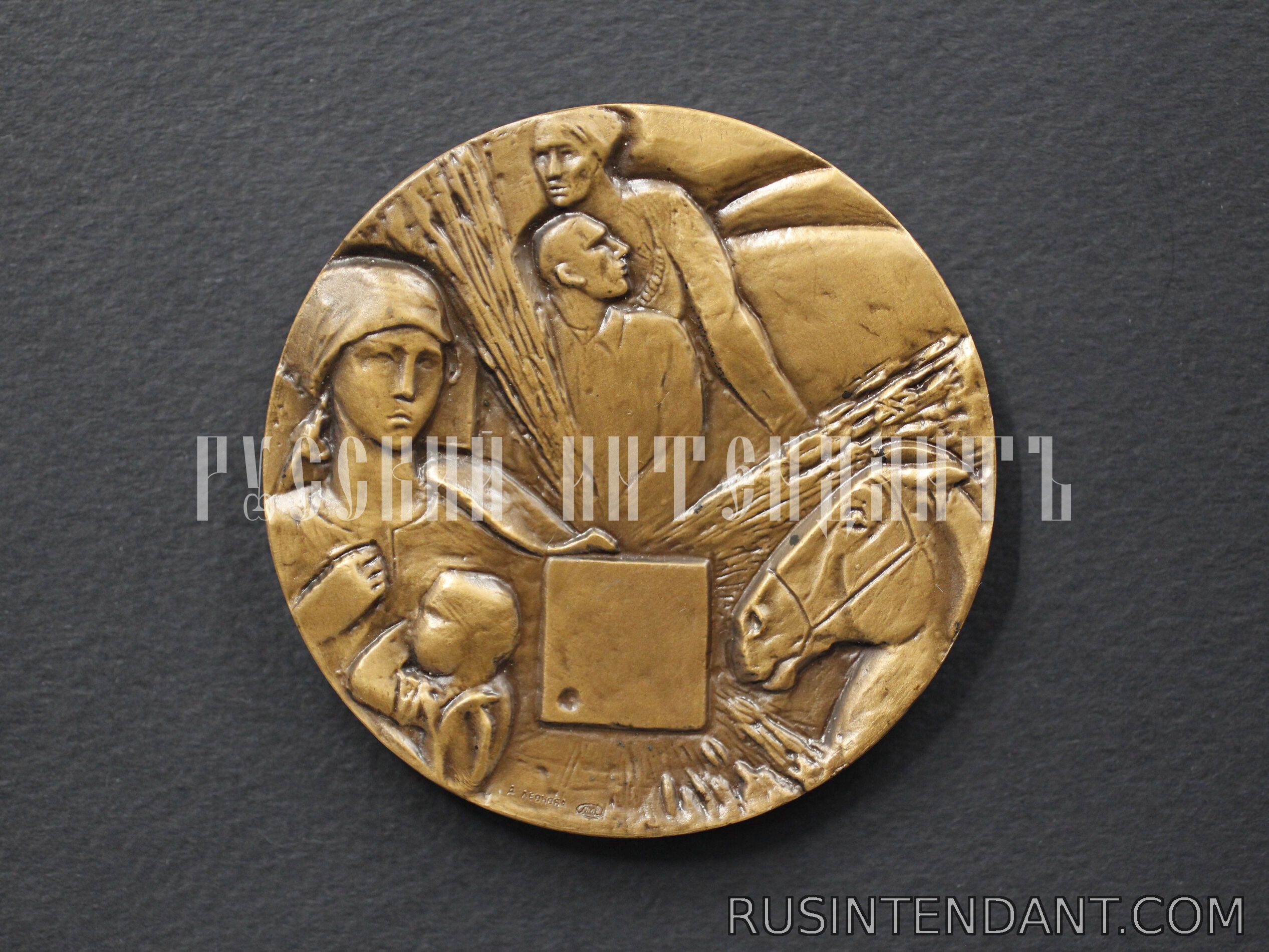Фото 2: Настольная медаль «К.С. Петров-Водкин» 