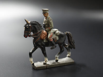 Коллекционная фигурка «Генерал на коне»