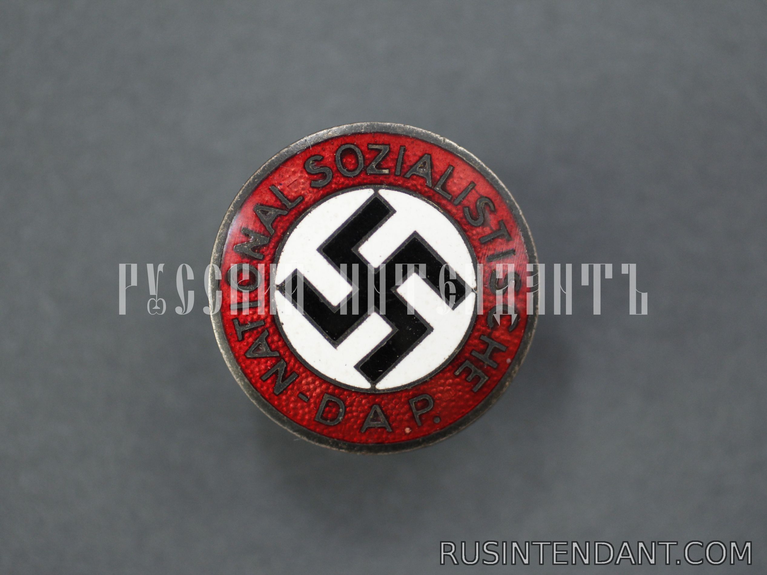 Фото 1: Членский знак NSDAP 