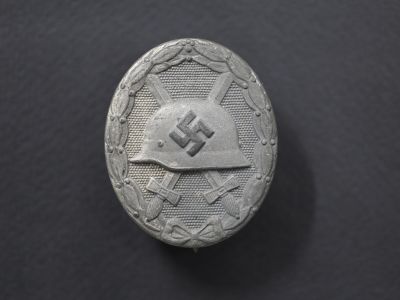 Нагрудный знак «За ранение» в серебре