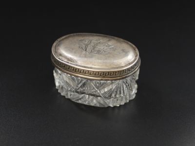 Шкатулка из хрусталя с серебряной крышкой