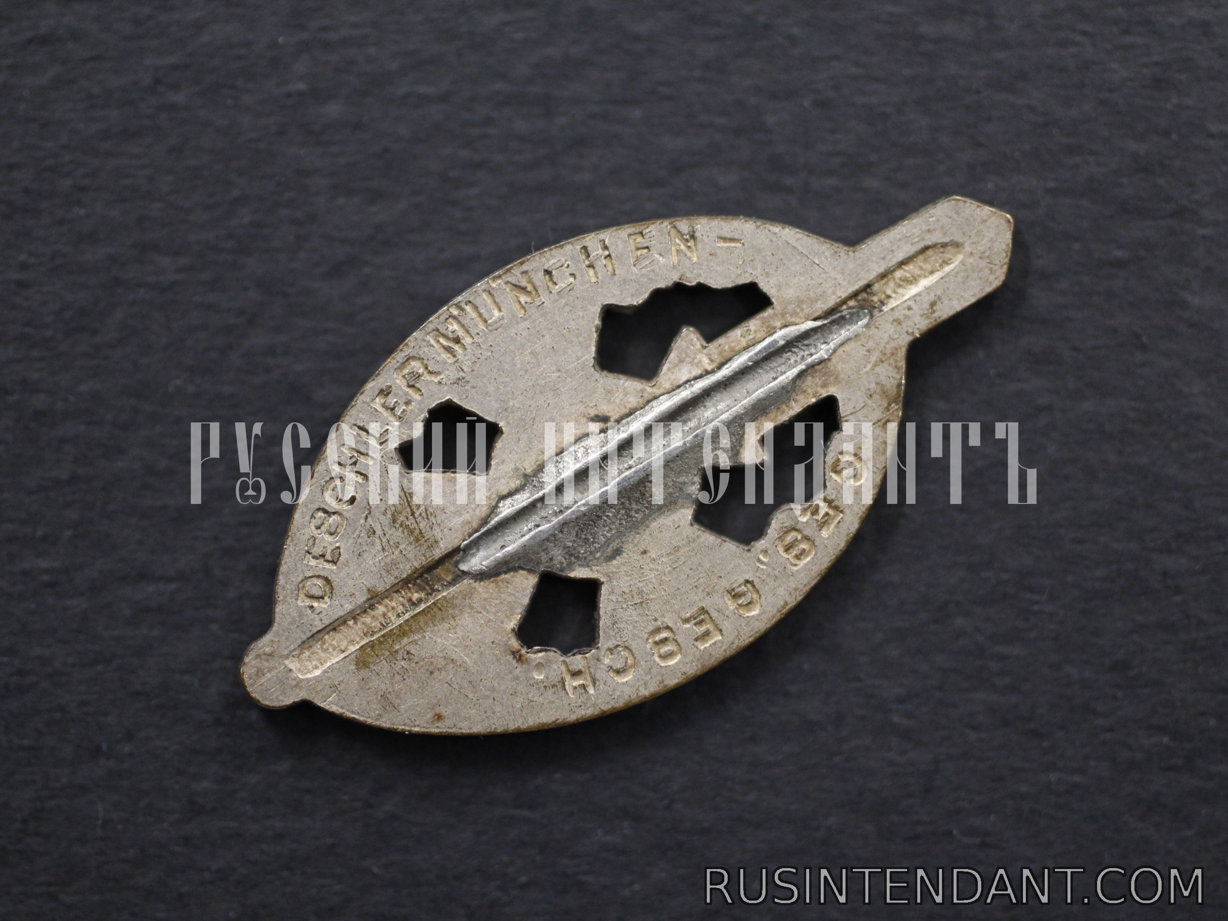 Фото 3: Членский знак «NSKOV» 