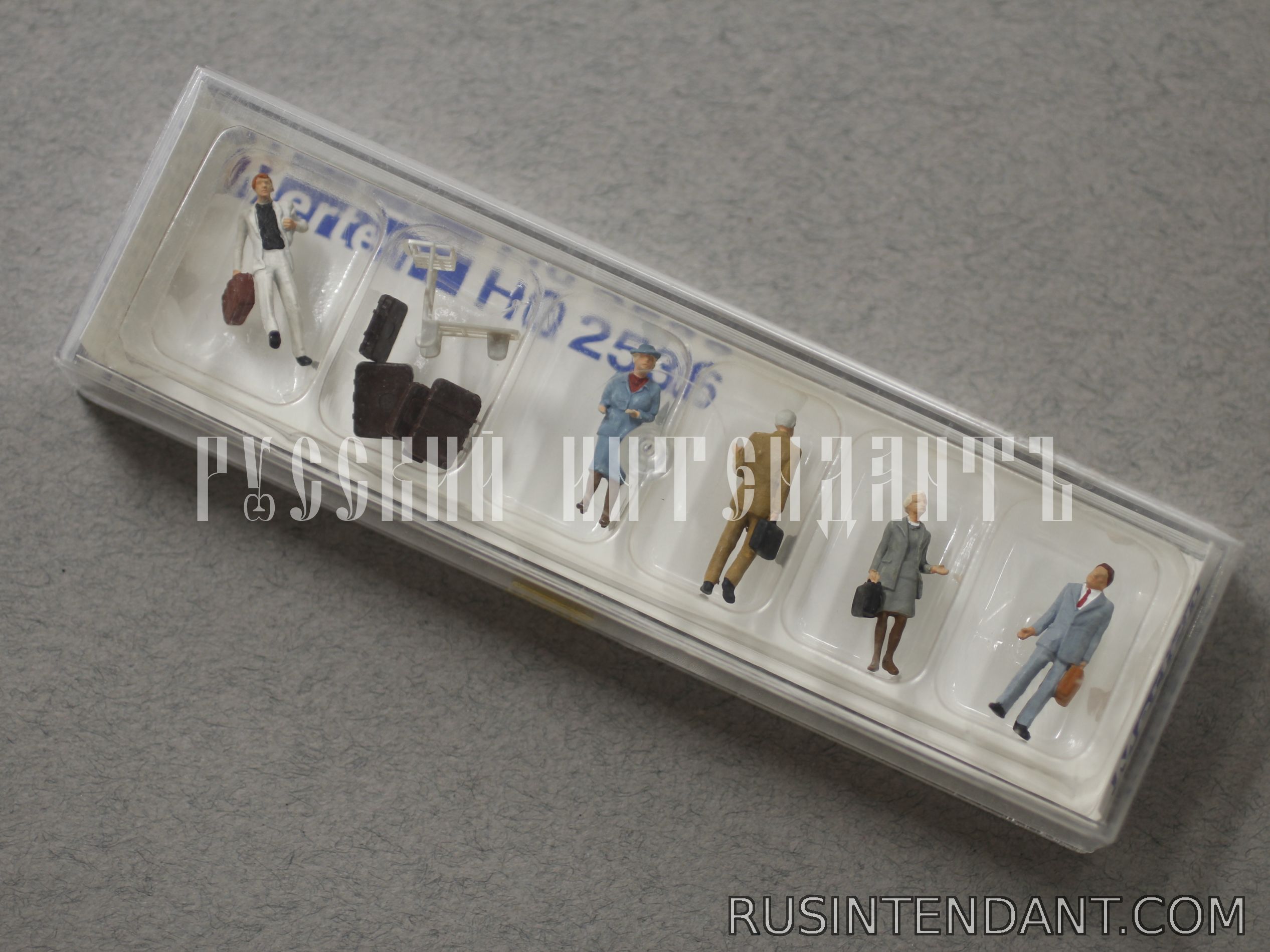 Фото 1: Набор фигурок «На платформе» MERTEN 