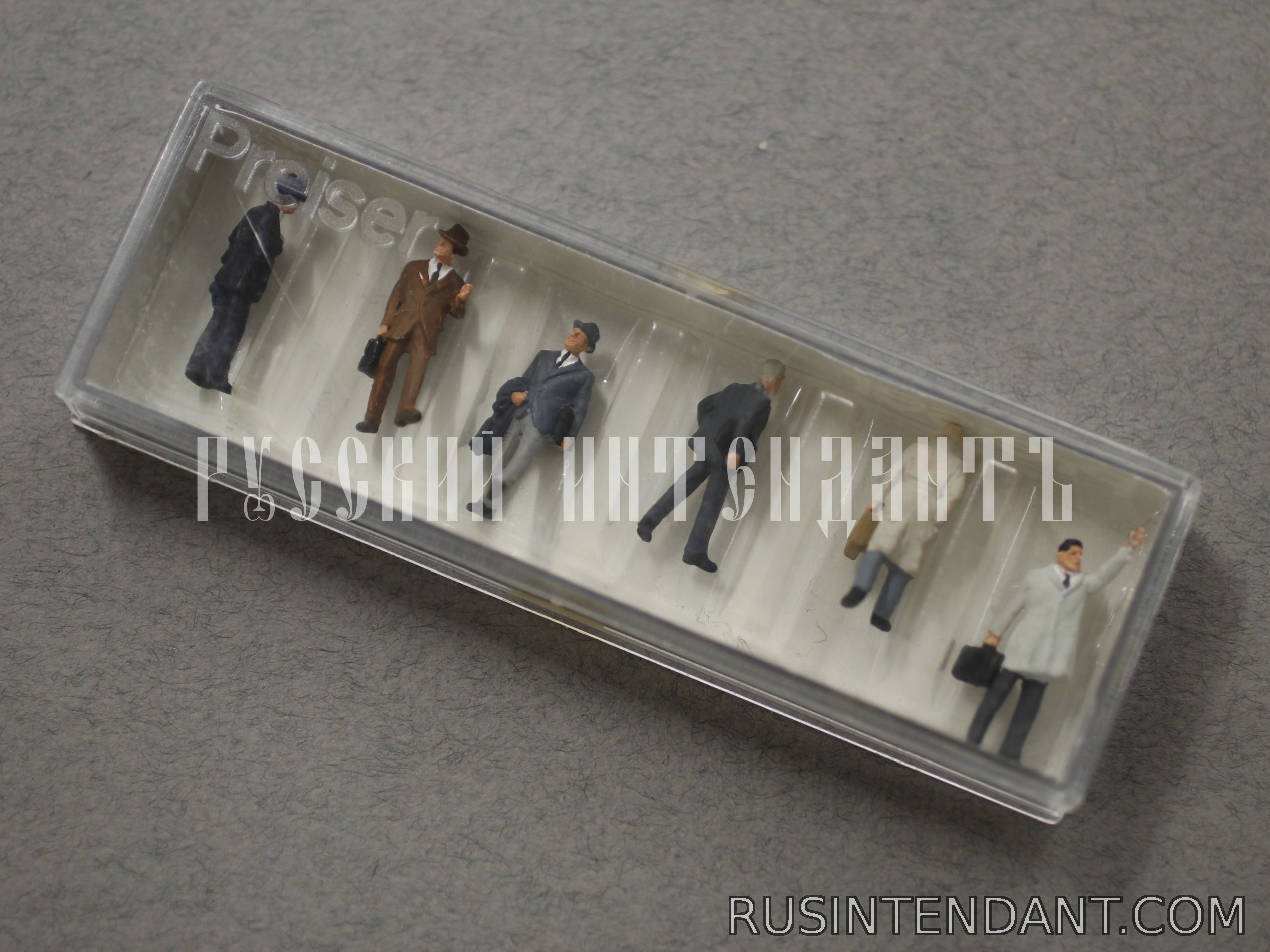 Фото 1: Набор фигурок «Бизнесмены» PREISER 