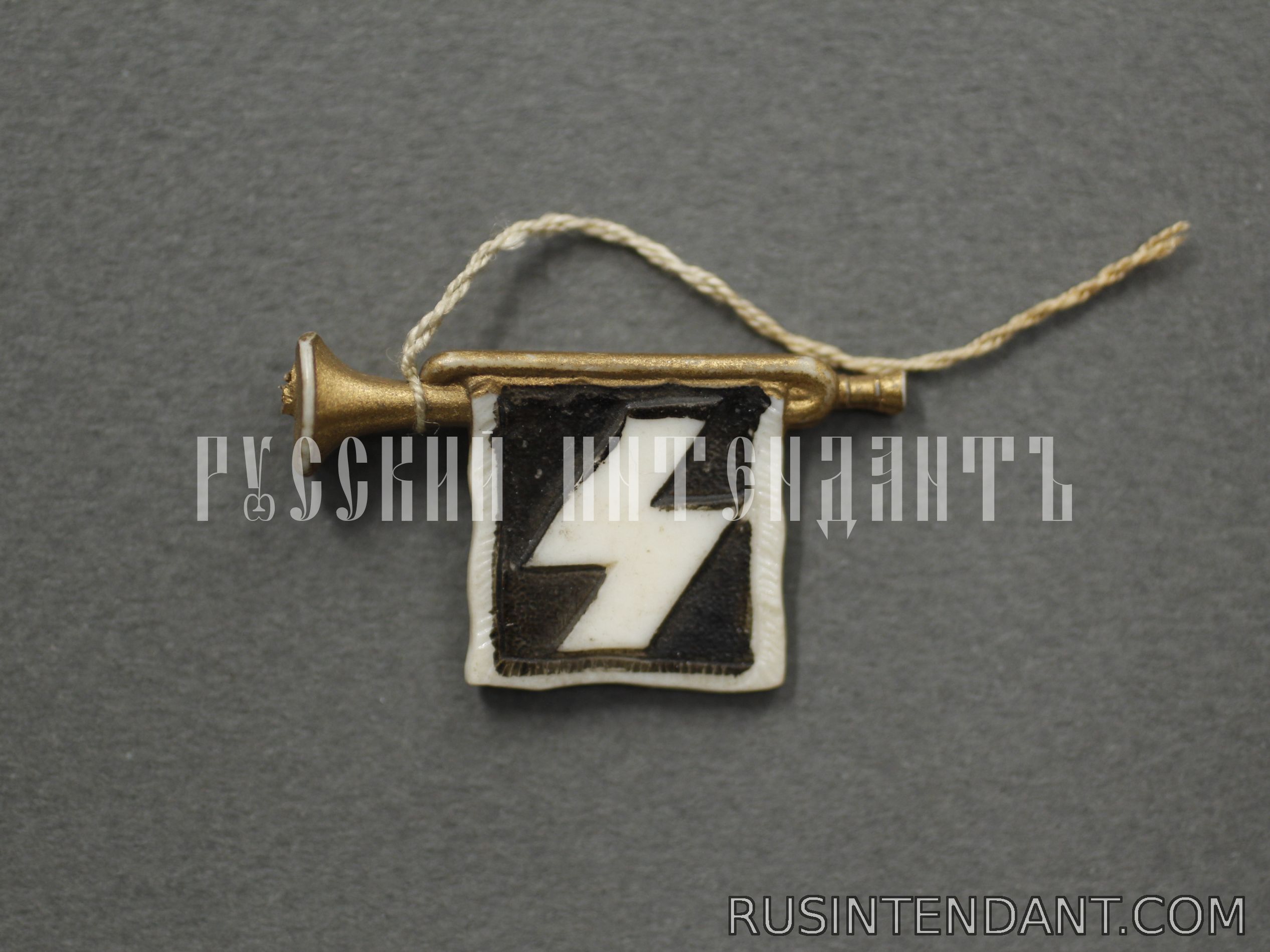 Фото 1: Знак «Фанфара» 