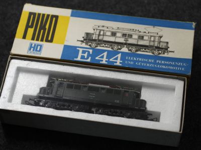 Локомотив Е 44 PIKO