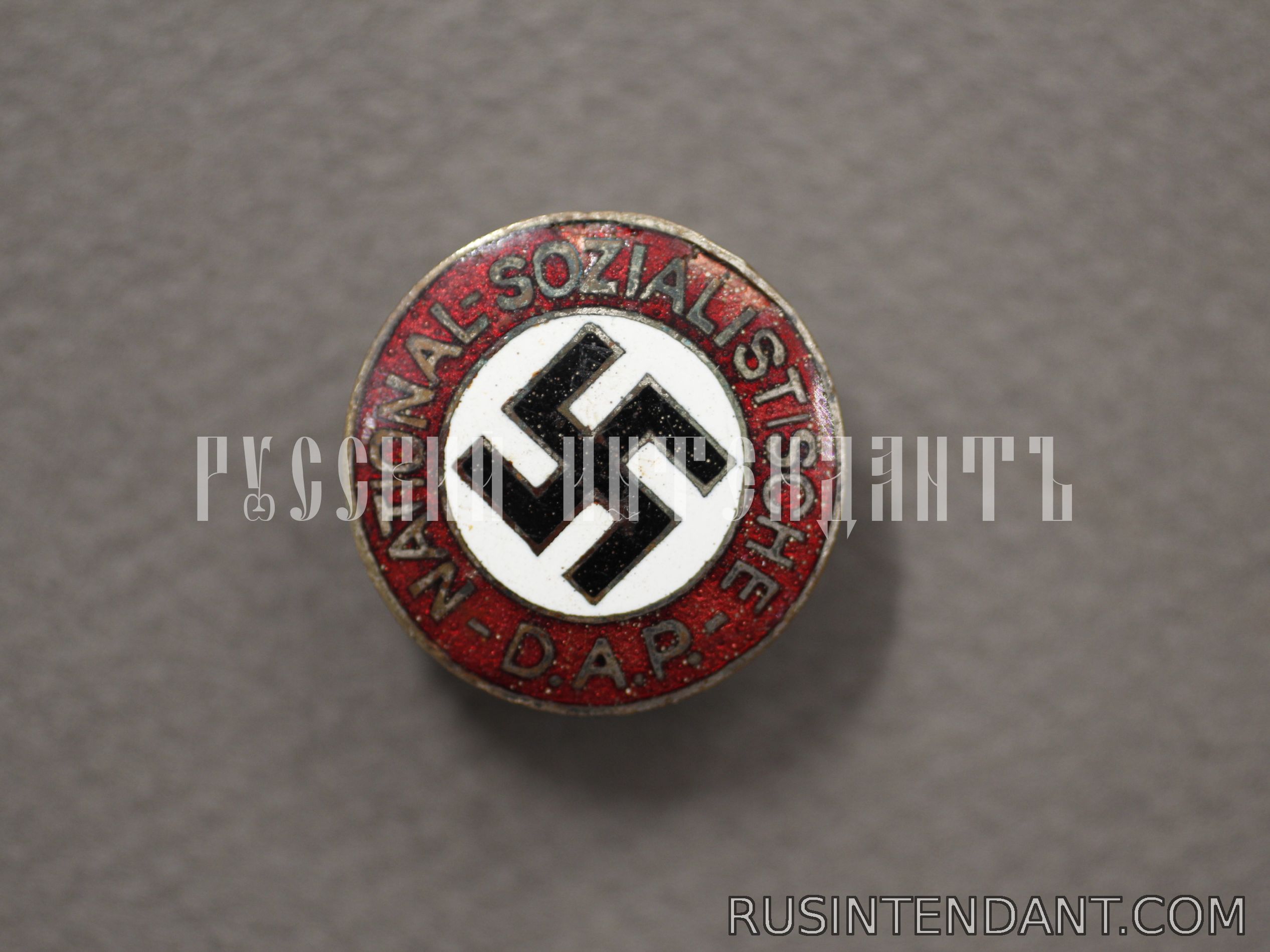 Фото 1: Членский знак NSDAP 