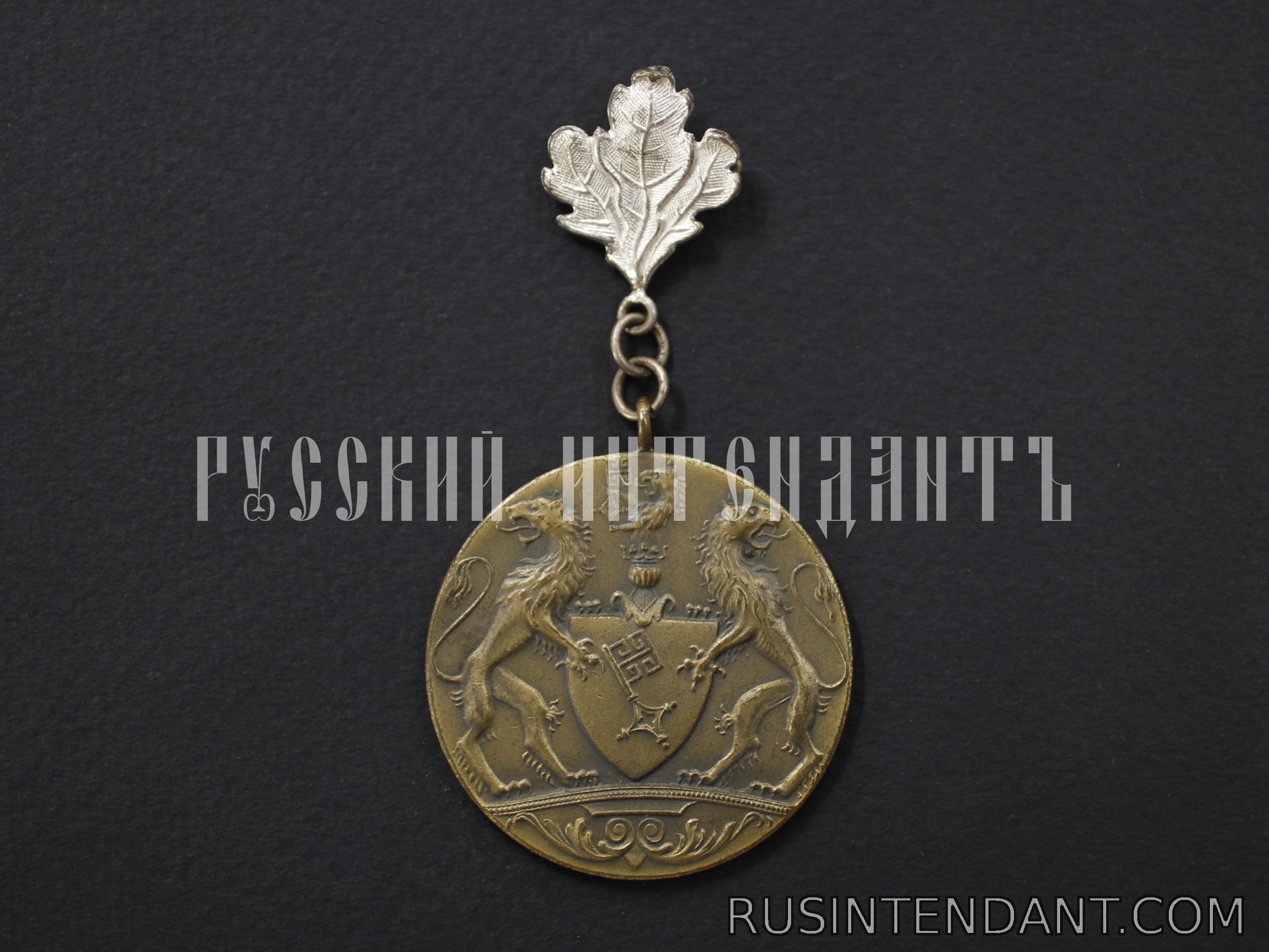 Фото 1: Знак победителя соревнований по комбинированной охоте 