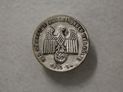 Знак «Мы боремся с голодом и холодом 1933-34»